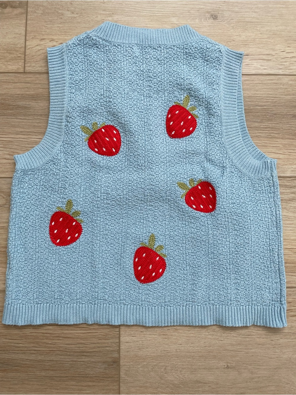 Women’s Sadie & Sage Light Blue Knit Tank with Red Strawberry Appliqués size med - Picture 3 of 5